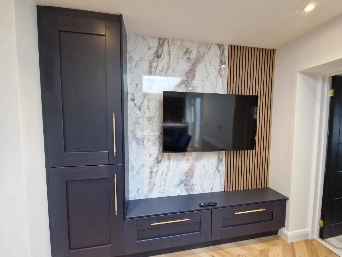 3 Bedroom Stylish Home Merthyr เมอเทอร์ทิดฟิล ภายนอก รูปภาพ