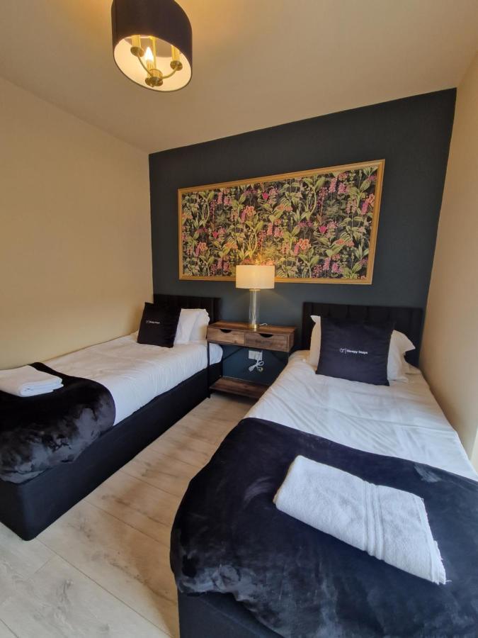 3 Bedroom Stylish Home Merthyr เมอเทอร์ทิดฟิล ภายนอก รูปภาพ