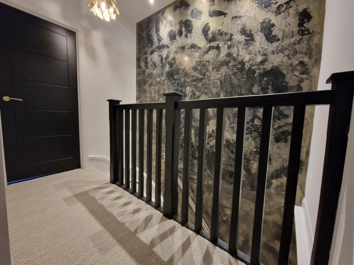 3 Bedroom Stylish Home Merthyr เมอเทอร์ทิดฟิล ภายนอก รูปภาพ